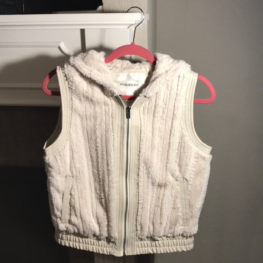 Fluffy cream zip up vest